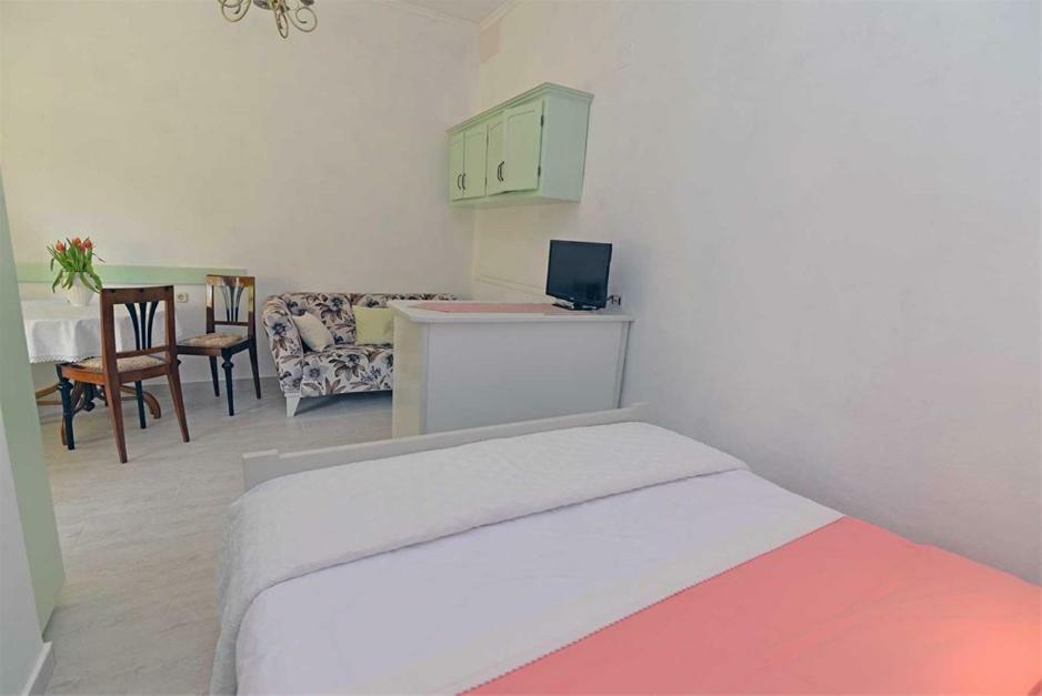 Roberto 4 Apartment Veli Losinj Exterior photo